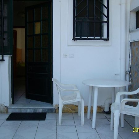 Lakis Apartments Ахарави Екстериор снимка