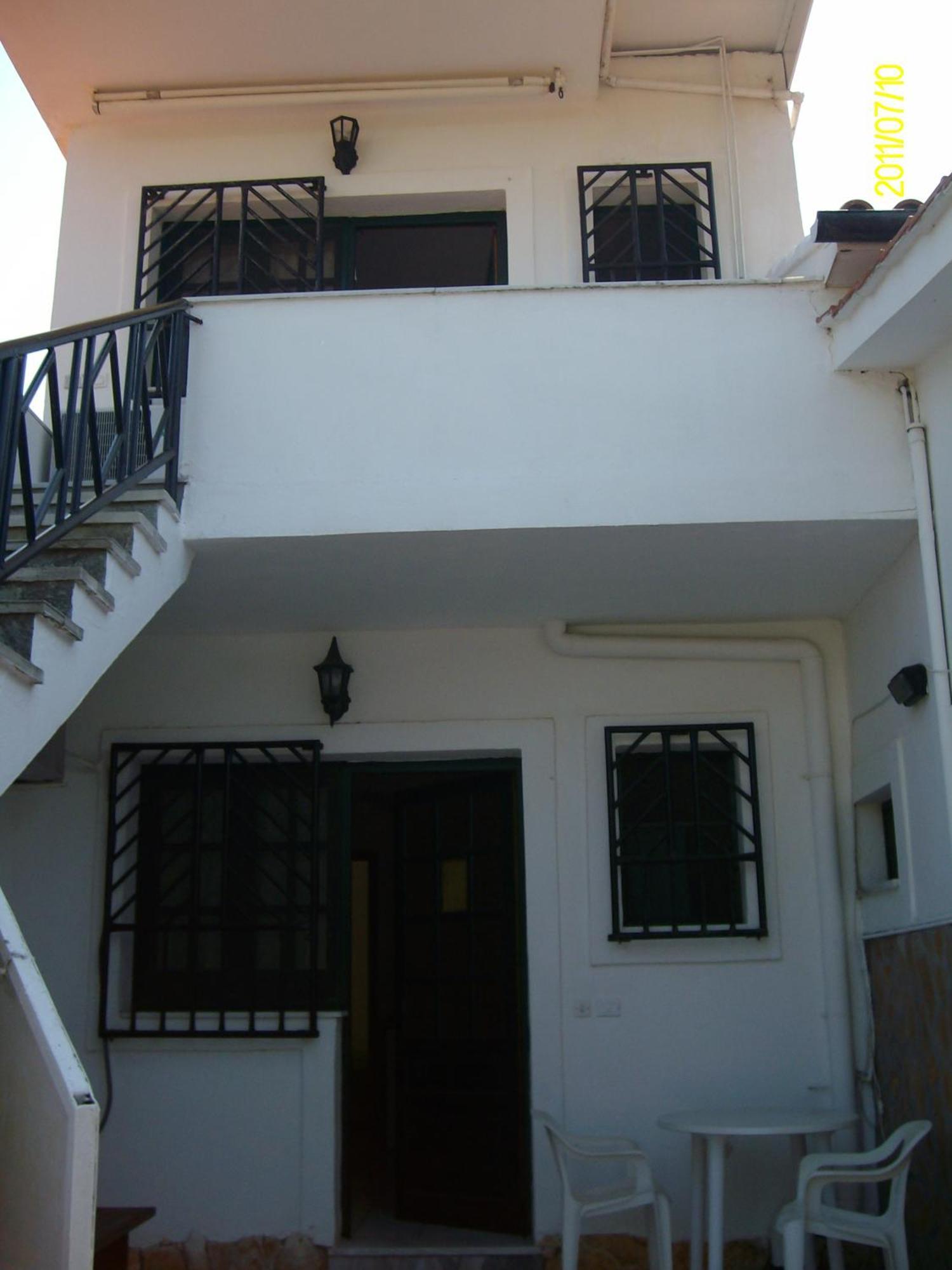 Lakis Apartments Ахарави Екстериор снимка